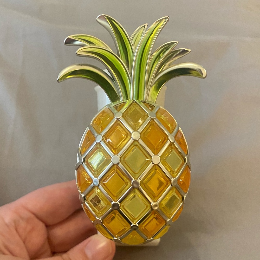 Bath & Body Works Pineapple Wallflower GUC